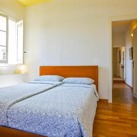 Ronco Apartment *