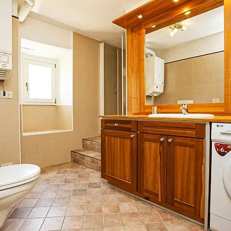 Ronco Apartment *